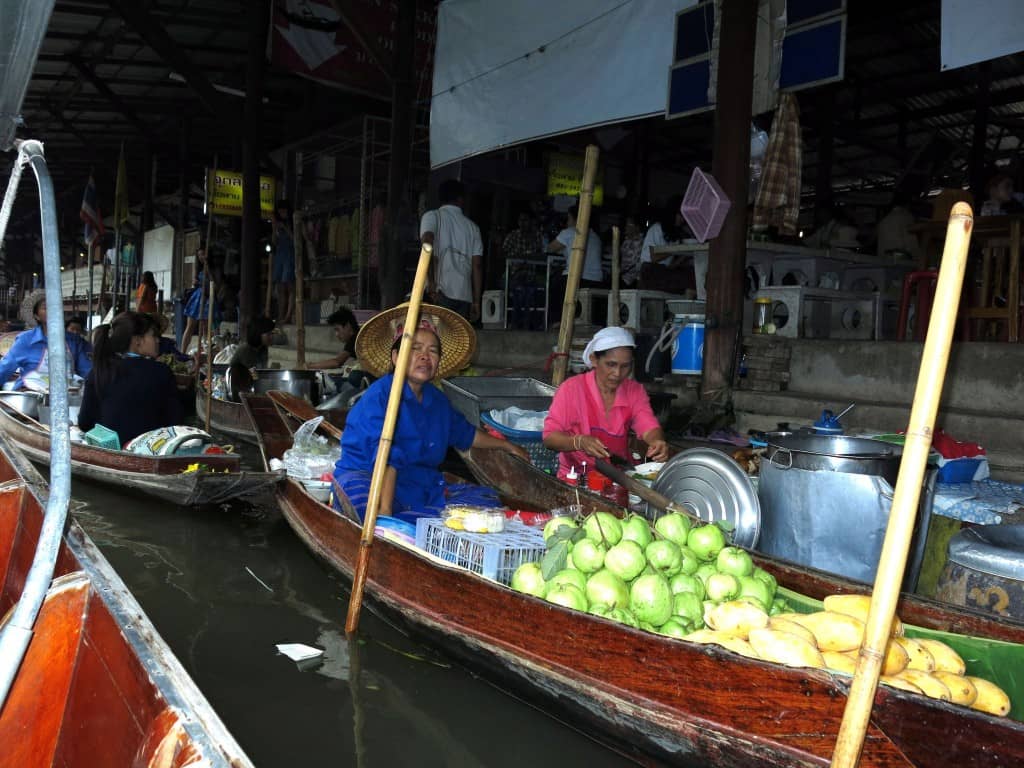 MUST SEE: Damnoen Saduak Floating Market, Thailand | TRAVELS WITH TAM