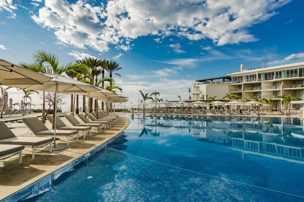 Le Blanc Spa Resort Los Cabos Is Offering A 500 Air Credit Promotion Travels With Tam